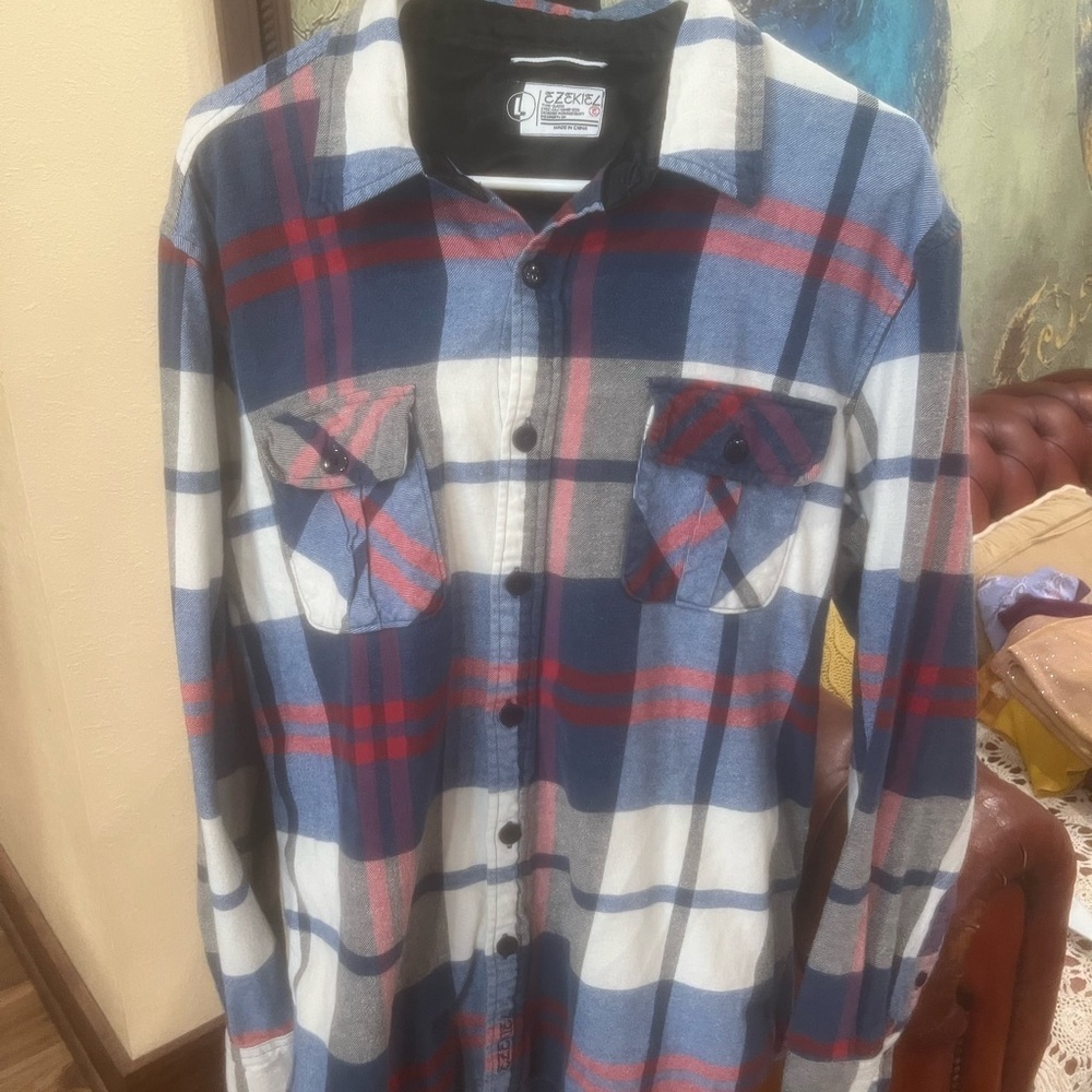 Men's Ezekiel Blue and Red Plaid flannel Shirt size large